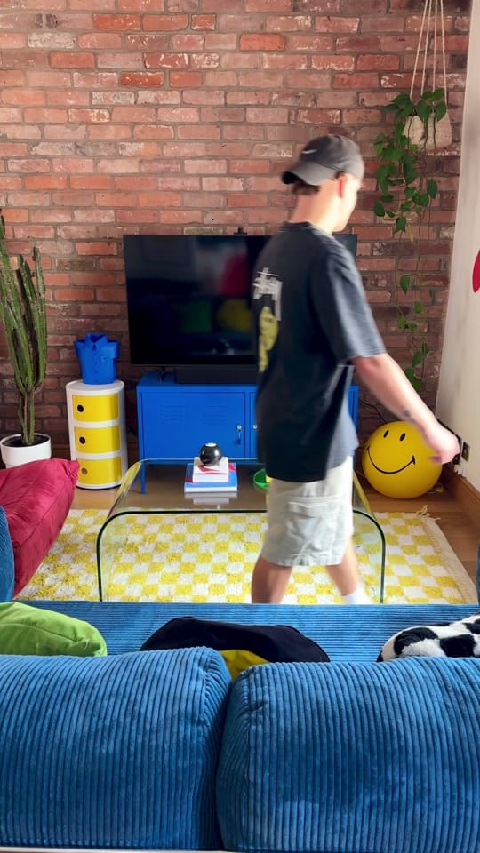 Post 8 by mr.harry.white on TikTok (video)