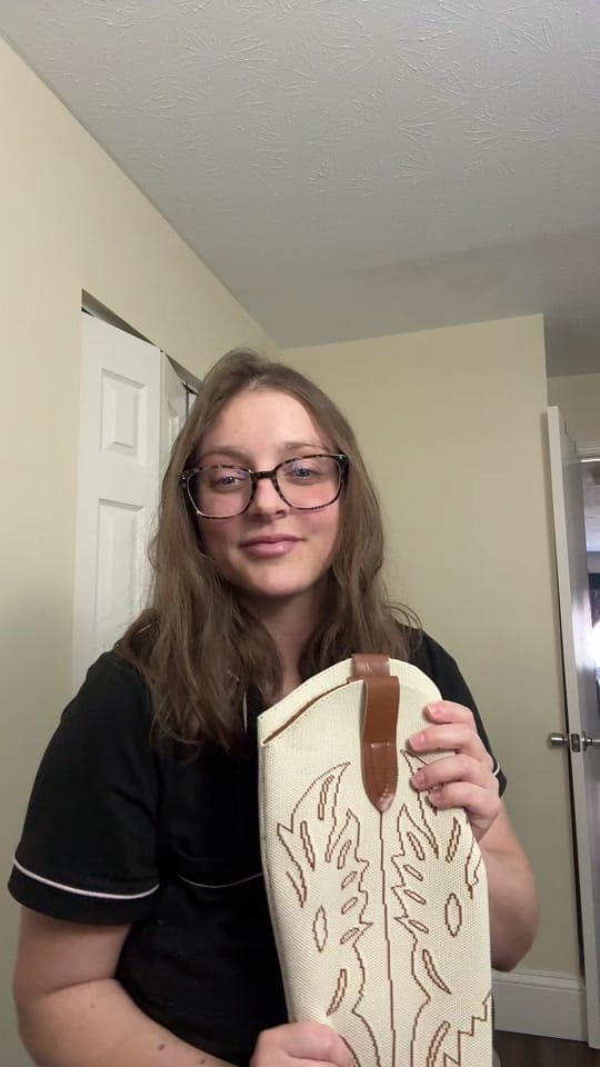 Post 4 by caitlin w on TikTok (video)