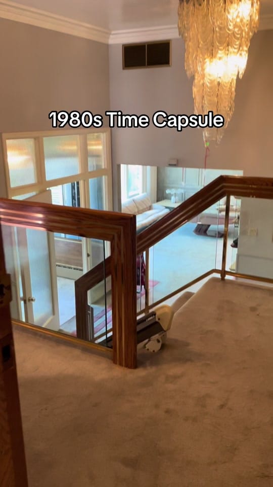 Post 6 by Yardsale.mtl on TikTok (video)