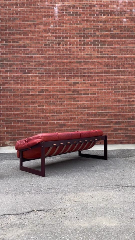 Post 7 by Yardsale.mtl on TikTok (video)