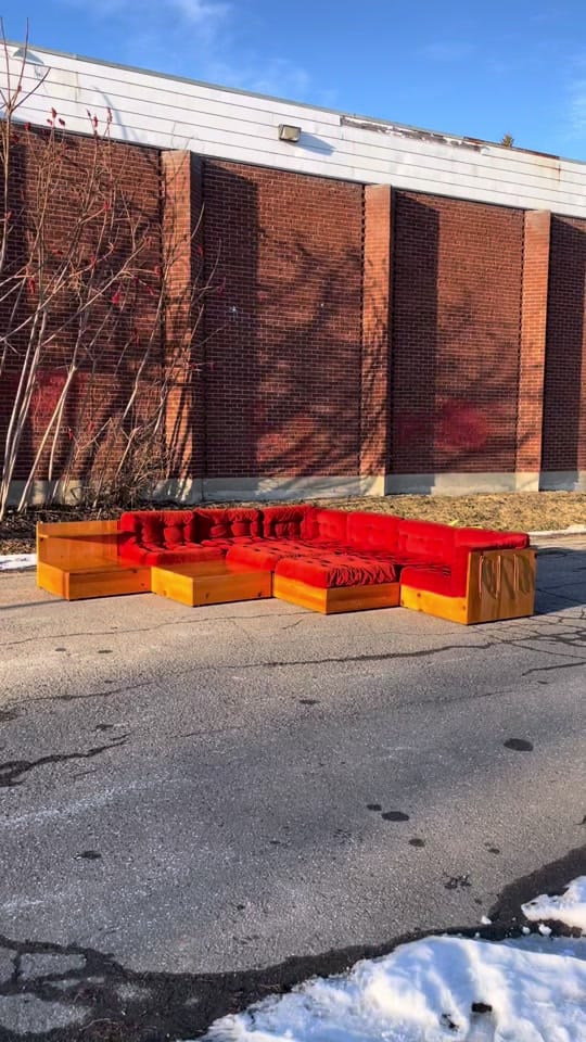 Post 2 by Yardsale.mtl on TikTok (video)
