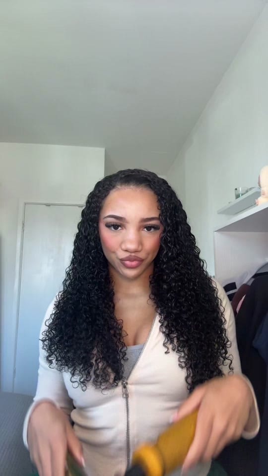 Post 2 by Tamia on TikTok (video)