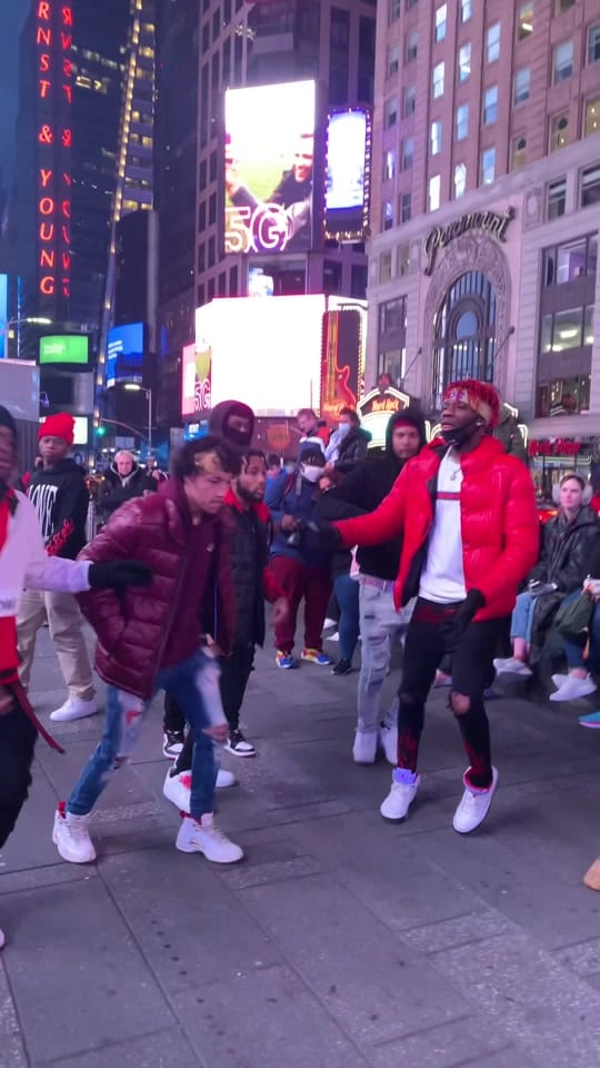 Post 1 by “Creator Of The Statue Drop”🗽 on TikTok (video)