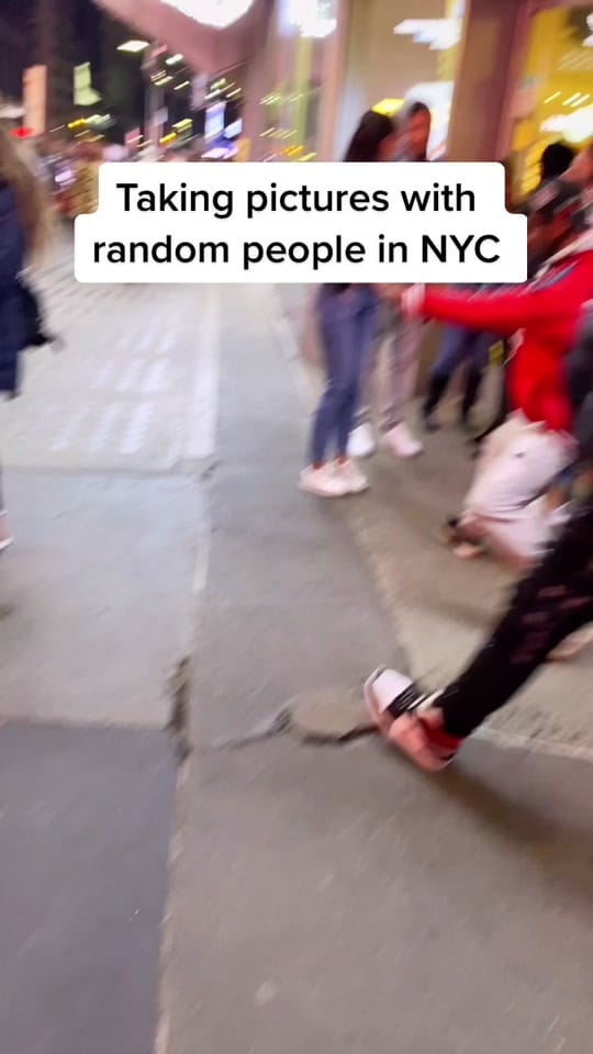Post 2 by “Creator Of The Statue Drop”🗽 on TikTok (video)