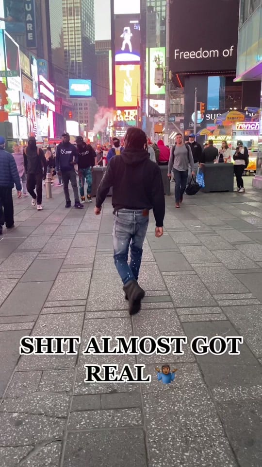 Post 6 by “Creator Of The Statue Drop”🗽 on TikTok (video)