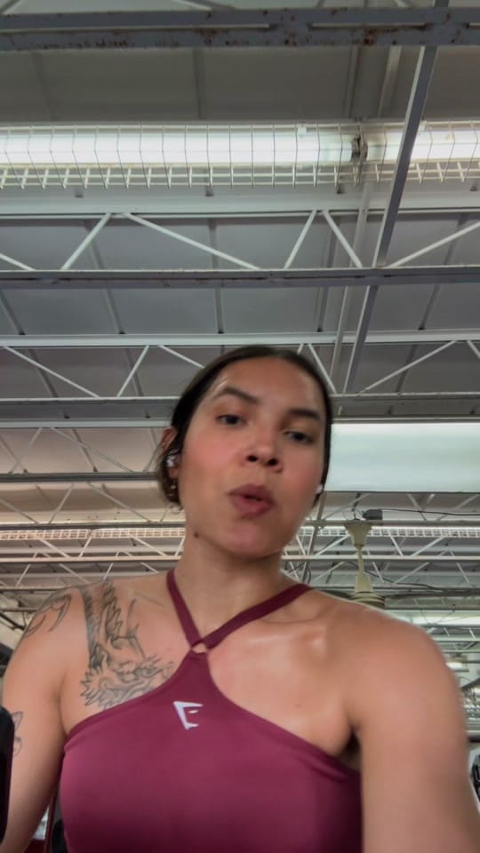 Post 10 by Emylle on TikTok (video)