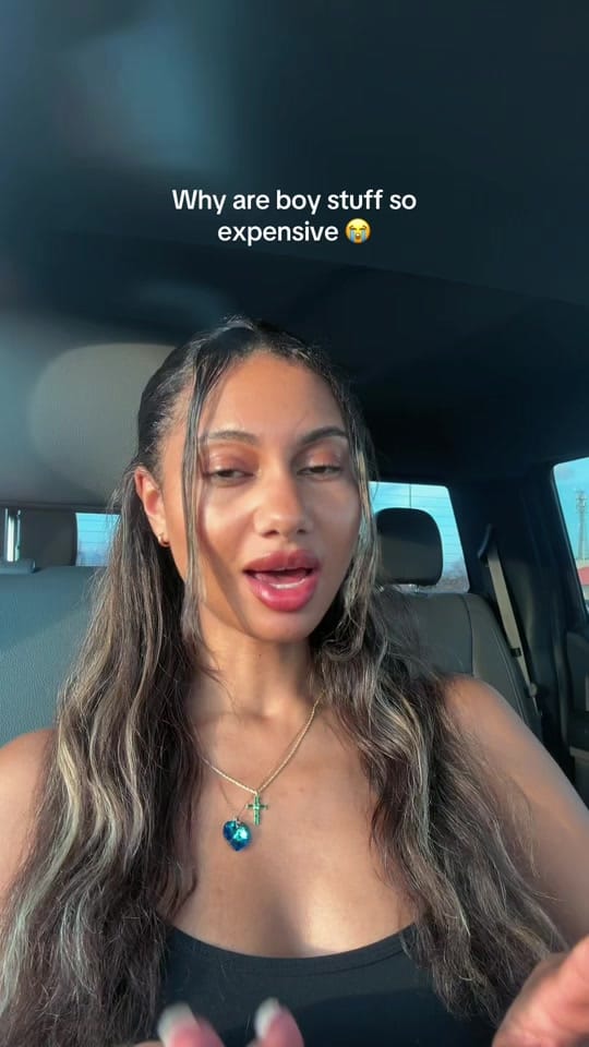 Post 1 by lola_vivar on TikTok (video)