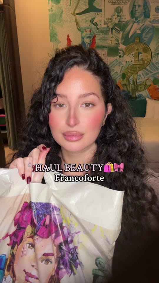 Post 6 by 𝐍𝐈𝐂𝐎𝐋𝐄 𝐓𝐇𝐀𝐋𝐈̀𝐀 on TikTok (video)