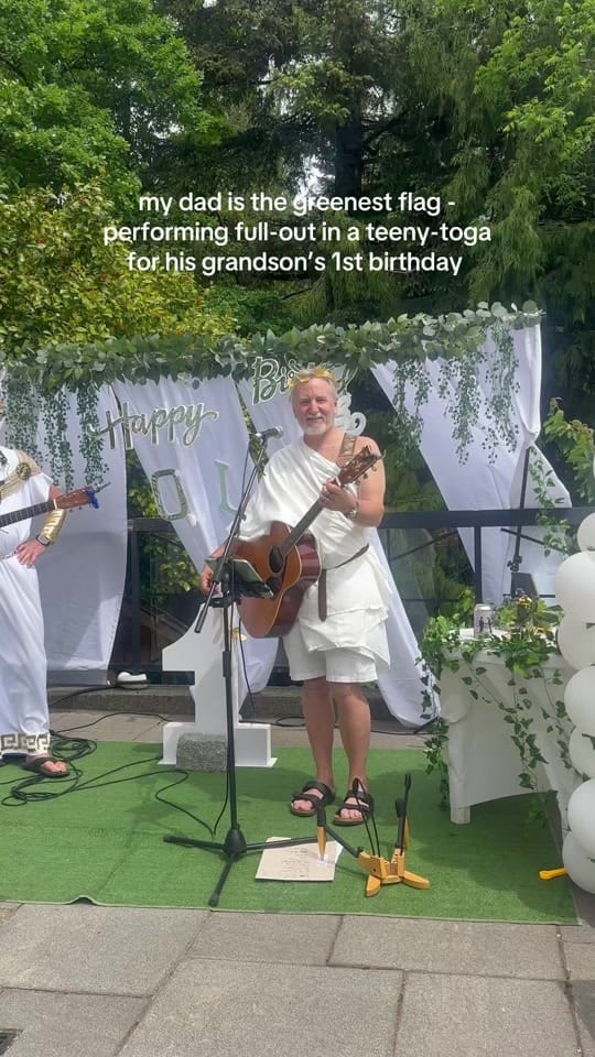Post 1 by Evelyn’s Parties on TikTok (video)