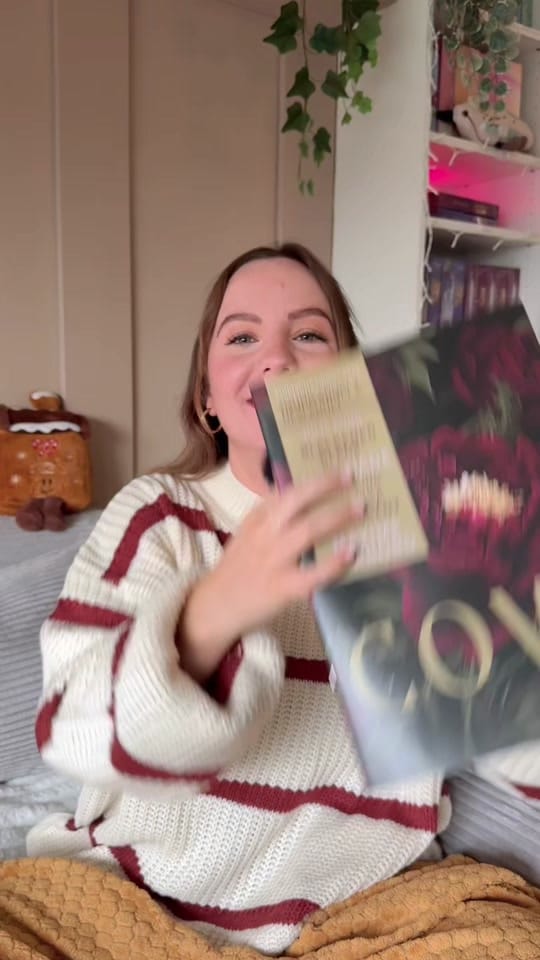 Post 7 by Elle 💗📖 on TikTok (video)