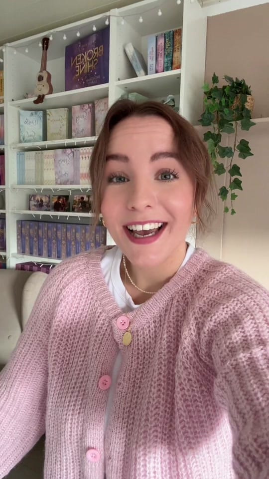 Post 4 by Elle 💗📖 on TikTok (video)