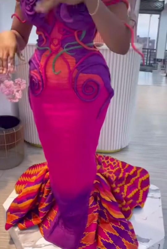 Post 6 by Mighty Kente on TikTok (video)