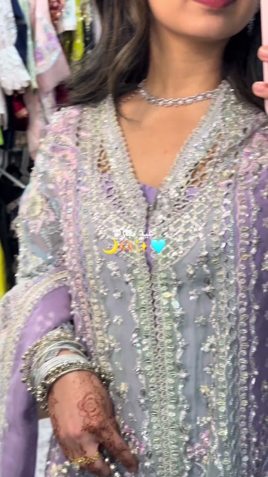 Post 2 by Aroosa on TikTok (video)