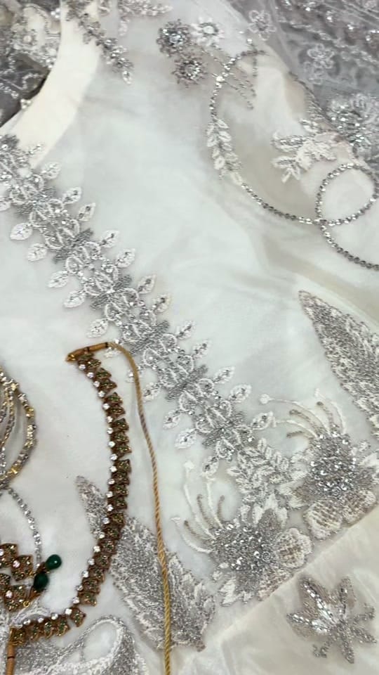 Post 9 by Aroosa on TikTok (video)