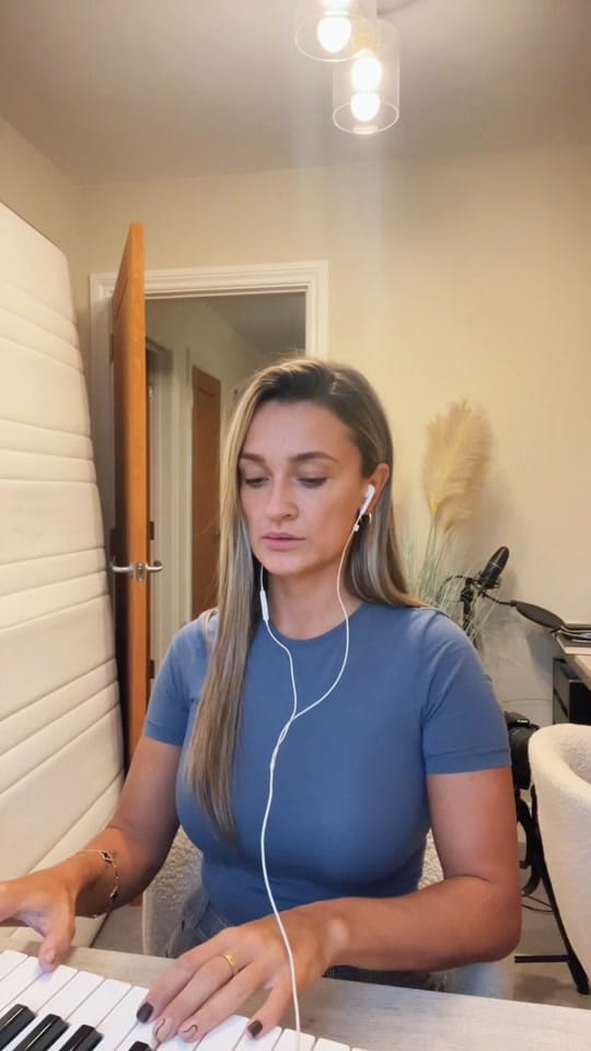 Post 10 by Georgia Box on TikTok (video)