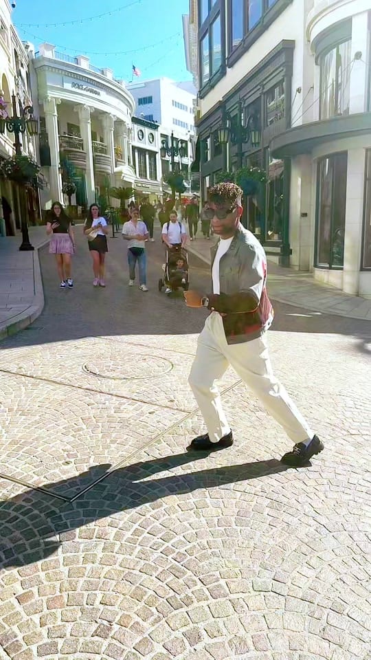Post 4 by EMANUELAUSTIN on TikTok (video)