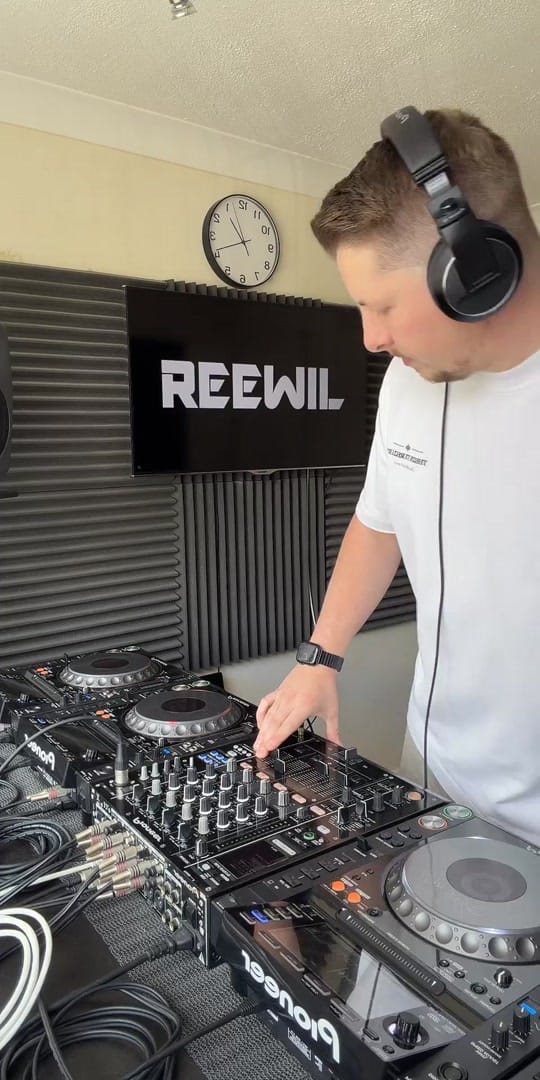 Post 4 by REEWIL on TikTok (video)
