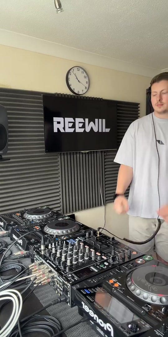 Post 1 by REEWIL on TikTok (video)