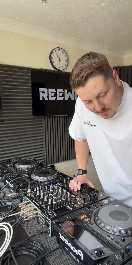 Post 3 by REEWIL on TikTok (video)