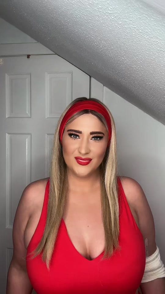 Post 2 by Hayleyy ❤️ on TikTok (video)