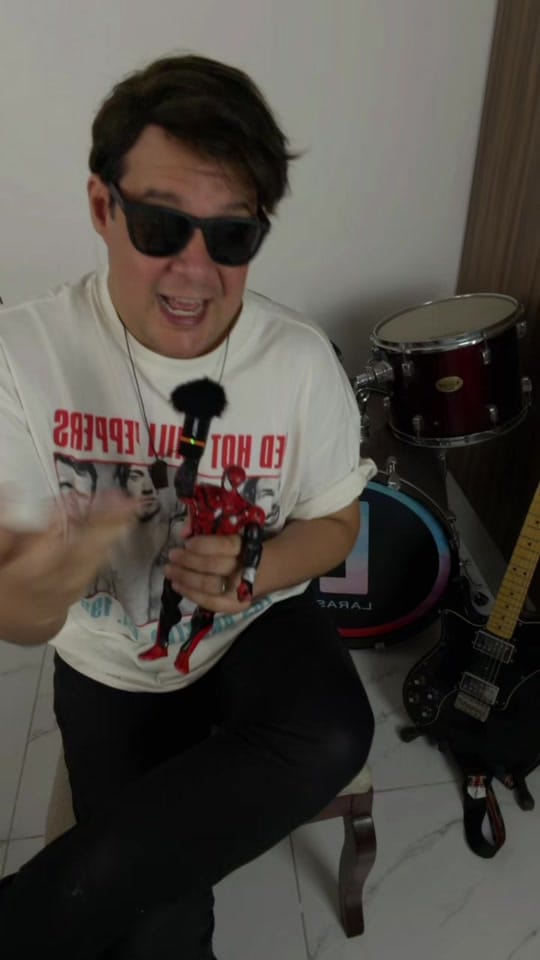 Post 3 by Alex Lara on TikTok (video)