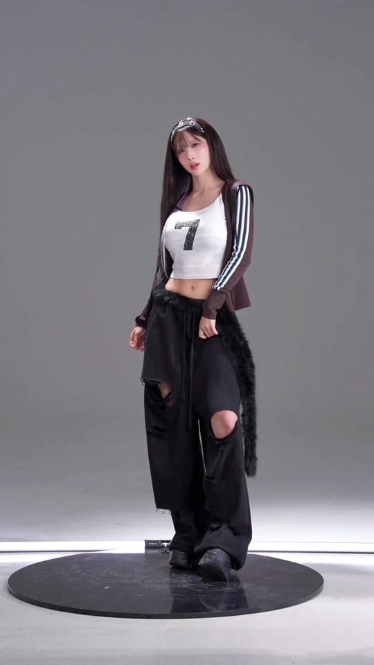Post 3 by 이퍼플 on TikTok (video)