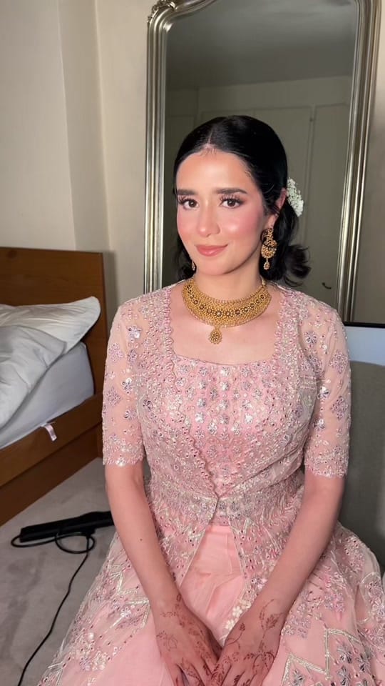 Post 8 by makeupby.iram_ on TikTok (video)