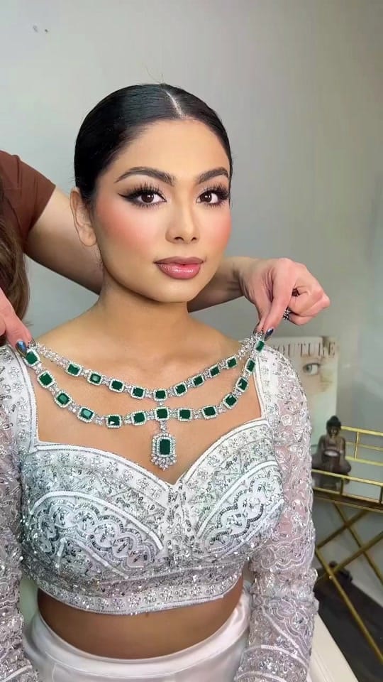 Post 8 by Makeupbyrinku on TikTok (video)