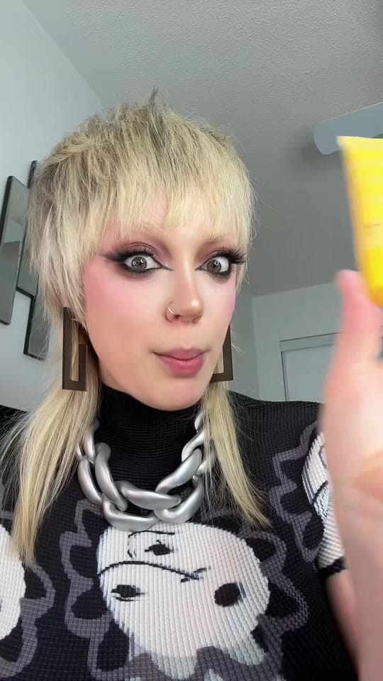 Post 1 by Kendrafrenchmakeup on TikTok (video)