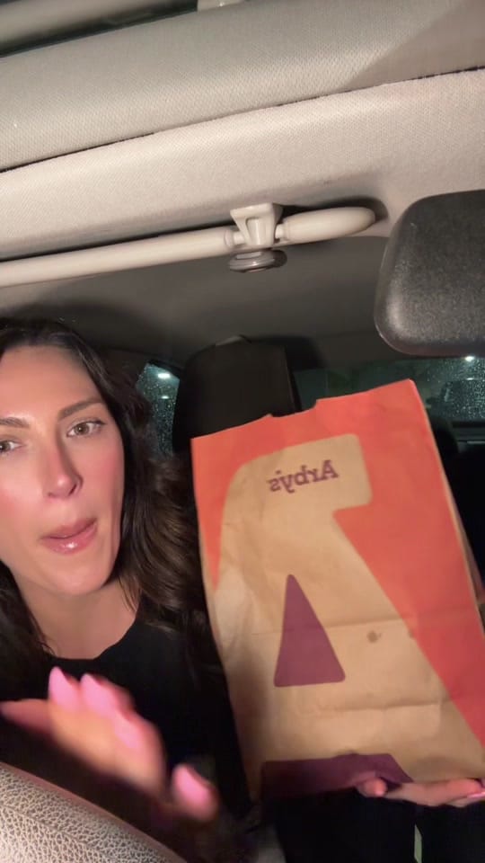 Post 3 by Jenny Sais Quoi on TikTok (video)
