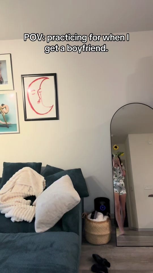 Post 1 by Jenny Sais Quoi on TikTok (video)