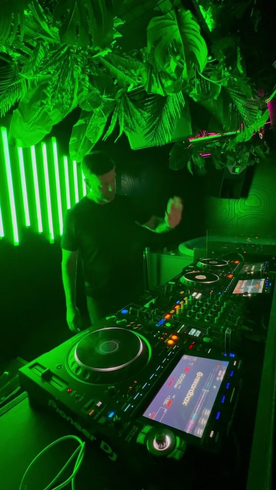 Post 1 by DJ Coach Les Calvert on TikTok (video)