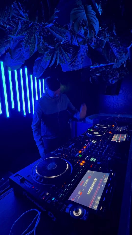 Post 5 by DJ Coach Les Calvert on TikTok (video)