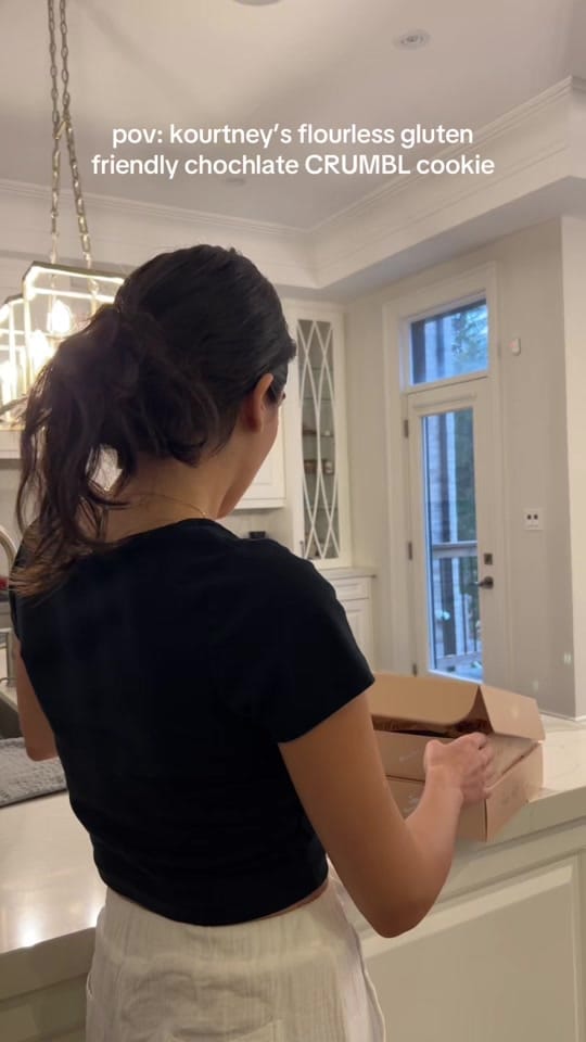 Post 9 by Lia on TikTok (video)