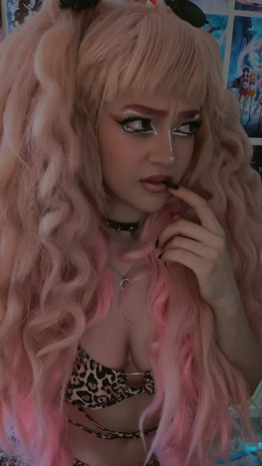 Post 5 by #cringe on TikTok (video)