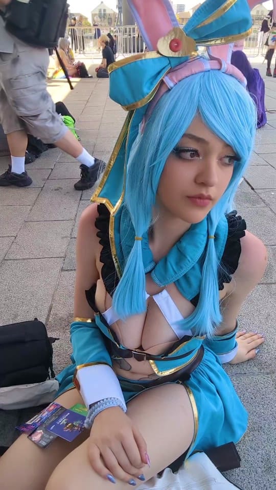 Post 9 by #cringe on TikTok (video)
