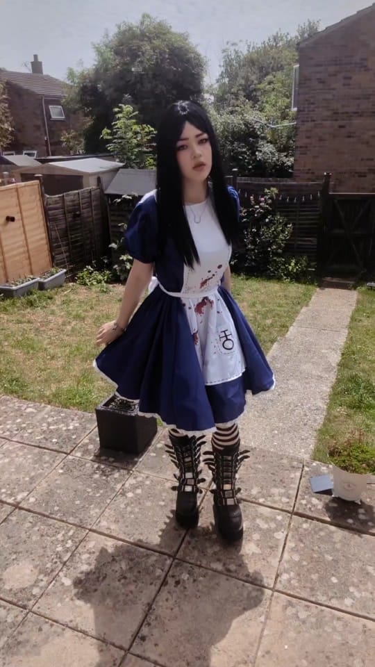Post 7 by #cringe on TikTok (video)