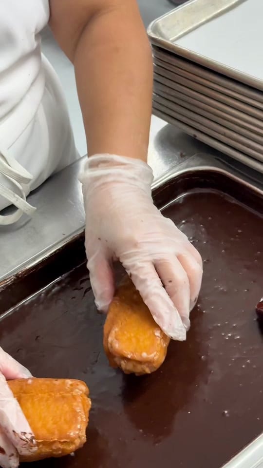 Post 6 by Randy’s Donuts on TikTok (video)