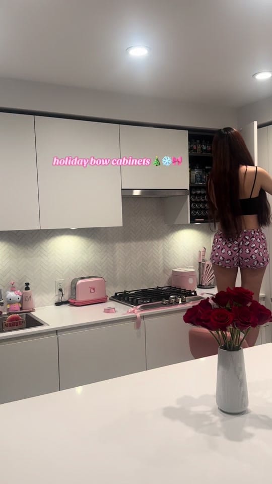 Post 9 by Jess on TikTok (video)