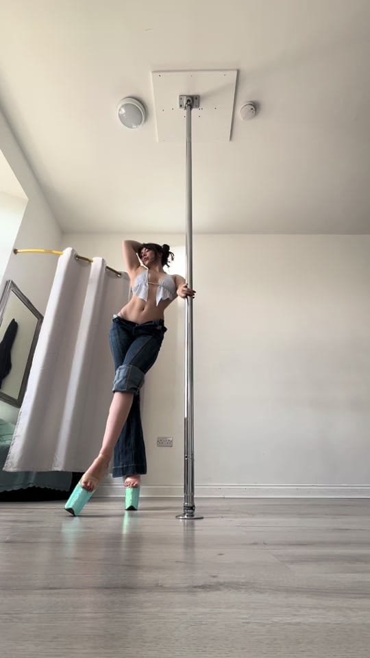 Post 1 by Emma Cruickshank on TikTok (video)
