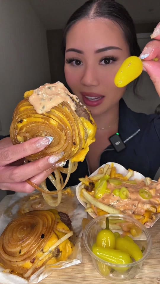 Post 3 by AlexiaeatsBoba on TikTok (video)