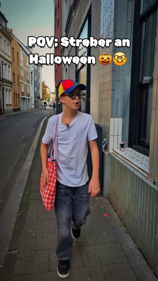 Post 6 by Hausaufgaben Hans on TikTok (video)