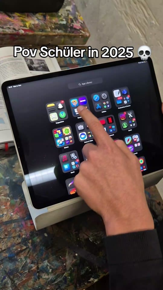 Post 3 by Hausaufgaben Hans on TikTok (video)