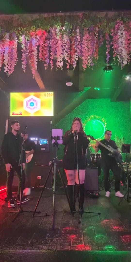 Post 8 by Miah Rose | Singer 🎤 on TikTok (video)
