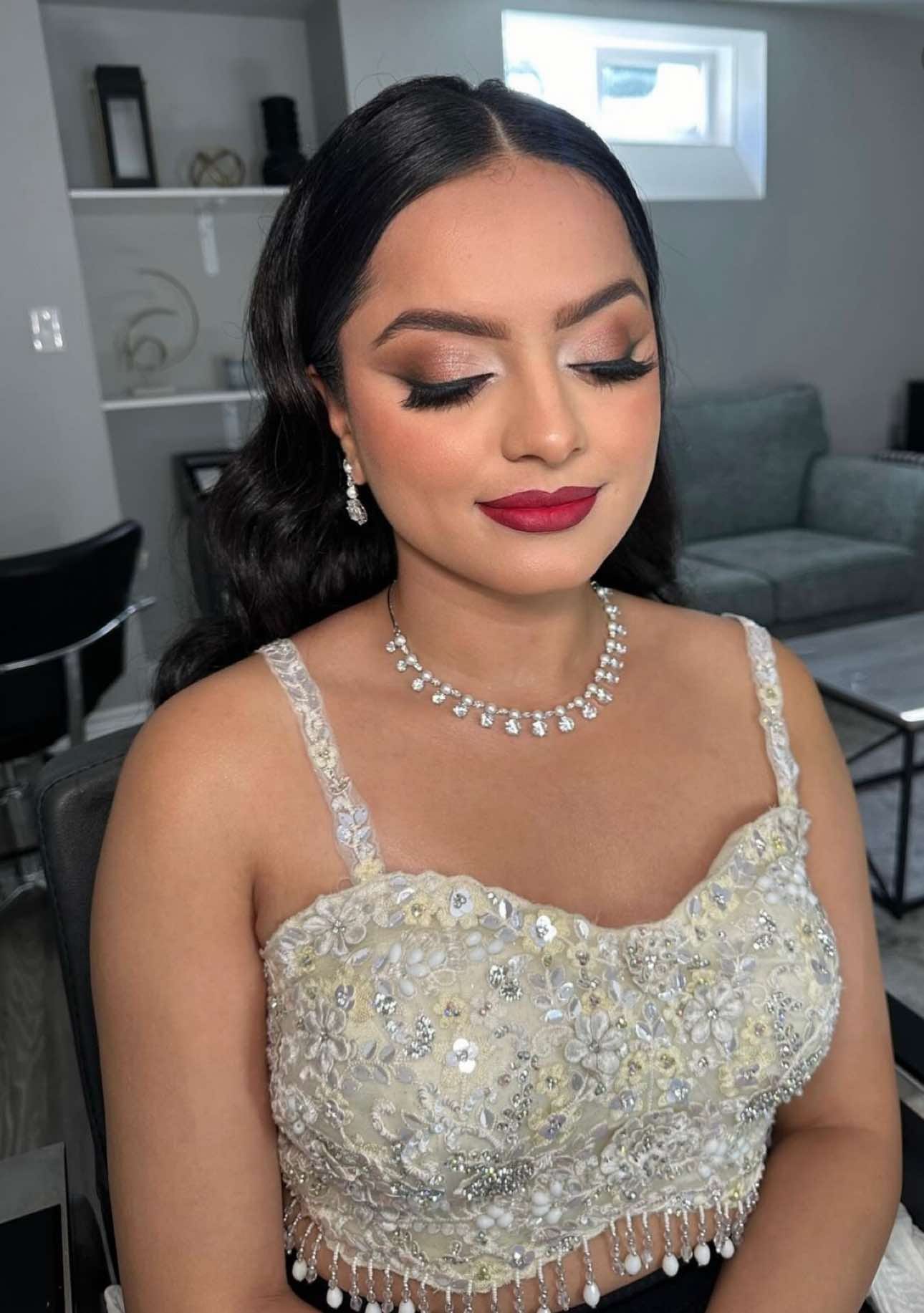 Post 1 by IG: makeupbylilyb on TikTok (video)