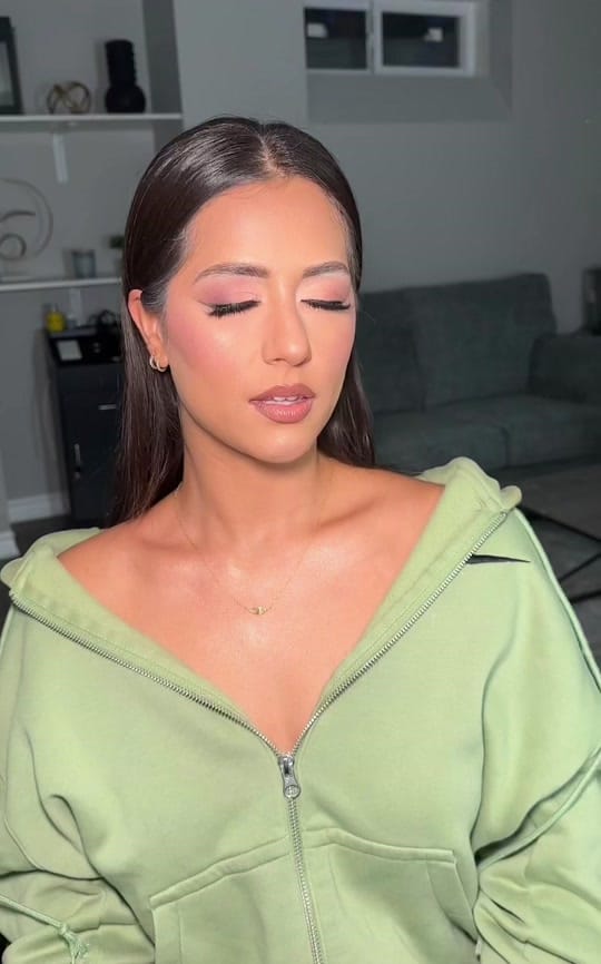 Post 6 by IG: makeupbylilyb on TikTok (video)