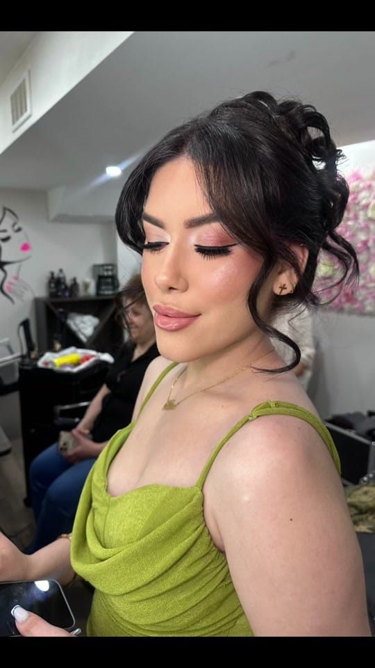 Post 5 by IG: makeupbylilyb on TikTok (video)