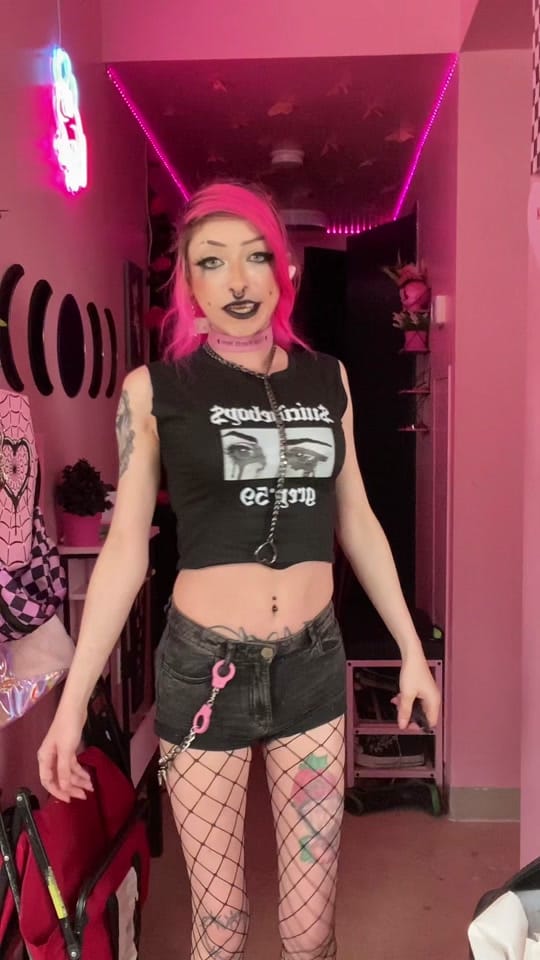 Post 3 by saramonsterkitty on TikTok (video)