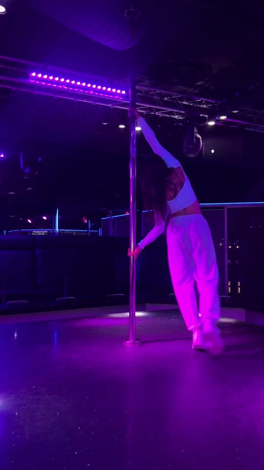 Post 3 by 𝐊𝐚𝐫𝐢𝐧𝐚 𝐉𝐚𝐝𝐞 on TikTok (video)