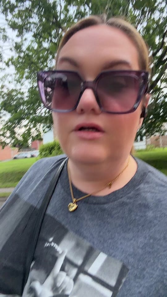 Post 1 by Chloé Kent on TikTok (video)